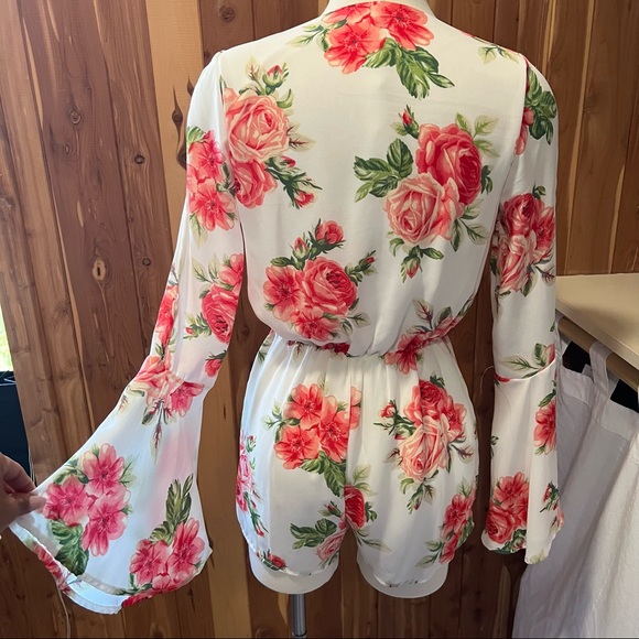 Rose print Rompers - Picture 3 of 4